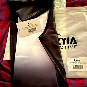 Black Metallic Ombre Light n Tight Hi-Rise 7/8 24"